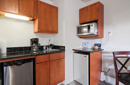 Charlevoix Condo | 105 Pointes North Inn | Downtown Charlevoix | Pool Access | Dog Friendly