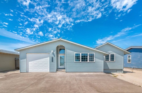 Kiwanda Shores House | #107 The Sandbox-Beach Front House