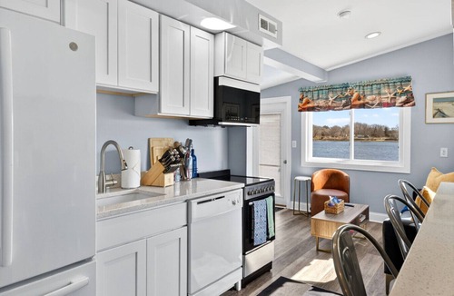 Groton House | 11 Bedroom Tranquil Waterfront Getaway