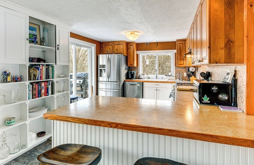 Roxbury House | 11 Mi to Sugarbush: Eclectic Ski House w/Hot Tub!