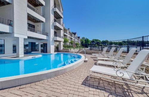 Charlevoix House | 118B Edgewater Inn