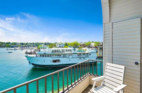 Charlevoix House | 118B Edgewater Inn