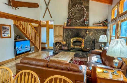 Truckee House | 1225 Gold Bend