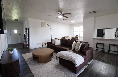 Houma House | 15% ALL OF JUNE! Spacious Screened- In Porch Perfect for Group Stays