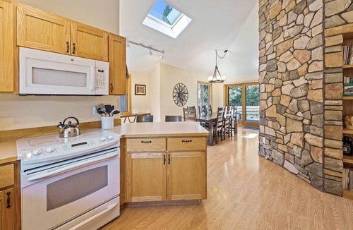 Deer Park House | 15 Lassen - Charming, Hot Tub, SHARC, A/C