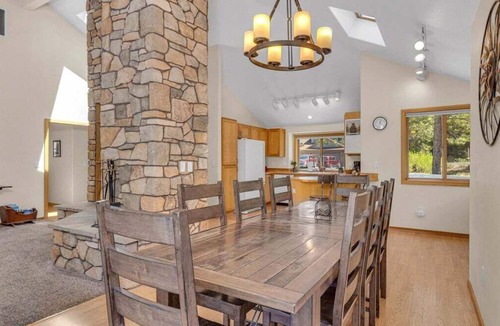 Deer Park House | 15 Lassen - Charming, Hot Tub, SHARC, A/C