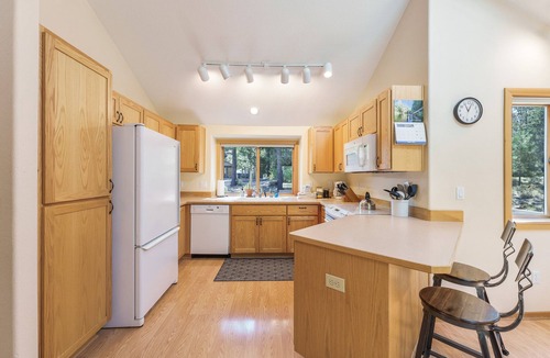 Deer Park House | 15 Lassen - Charming, Hot Tub, SHARC, A/C