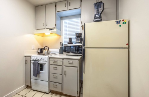 Hood River Condo | 15 Lodge - Downtown, Ground Floor, AC, Super Cozy!