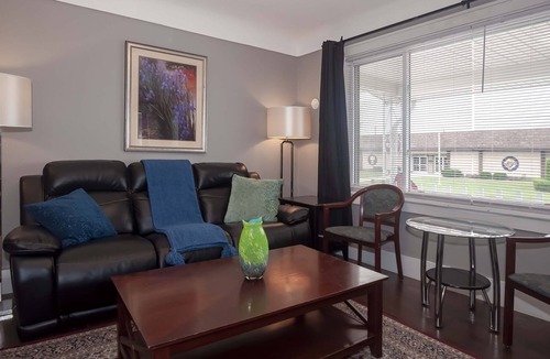Warren House | 15 Minutes to Almost Anywhere! Safe and Clean!