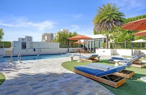 West Avenue House | 17WEST Spacious 2BR Apartment with Balcony 510