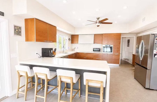 Gulf Breeze House | 180 Ft Waterfront/Private Dock/Sleeps 14