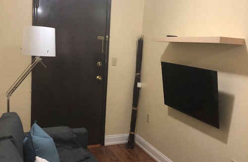 Industry Apartment | 1807 3H · Splendid 2bed Apt20 min to NYC- Parking Avail
