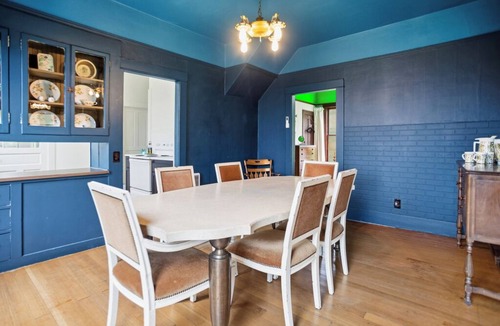 Kalama House | 1910 Vintage Ranch House with beautiful views