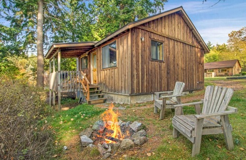 West Beach Cabin | 1BR Ocean View steps to prime west-facing beach and on-site cafe!