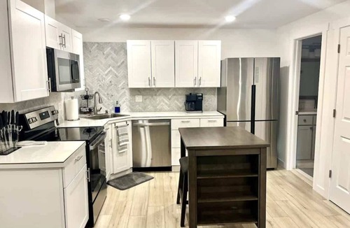 Downtown Vancouver Apartment | 1BR Studio Near Dining & Shops w/Patio