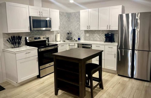 Downtown Vancouver Apartment | 1BR Studio Near Dining & Shops w/Patio