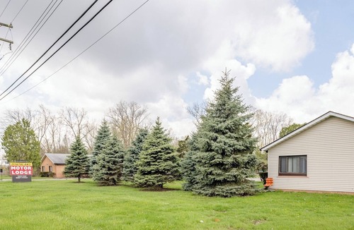 Riverview Apartment | 1BR w/Smart TV | AC | Self Check-in | MI