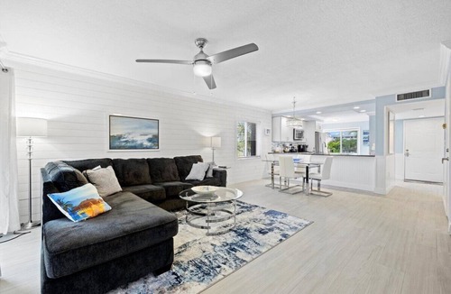 Jupiter Bay Condo | 2/2 Condo Steps from the Beach