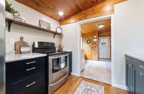 Lutsen Cabin | 2 Bdrm w/Loft Cabin by Cozy Blue Caribou