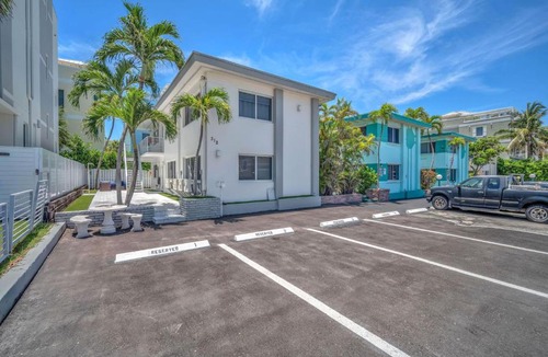 North Beach Apartment | #2 - Beachside Studio Steps to Hollywood Beach