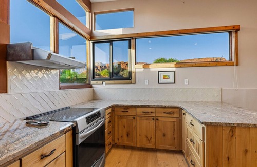 Kayenta Villa | 2 bed 2 bath in the Kayenta Art Village W/Views of the red rock cliffs.