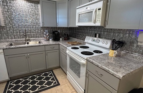 Radcliff House | 2 Bed 2 Bath - Liberty Lodge - Cozy Convenience