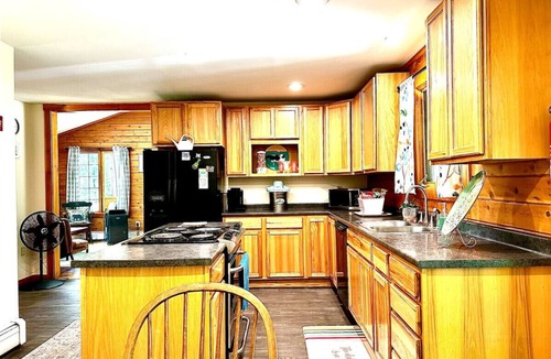 Bristol Cabin | 2 Bed/2 Bath- pets welcome