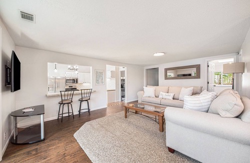 Branch Cottage | 2 Bedroom 1.5 Bath Lake Front Cottage With Dock/Hot Tub/Kayaks