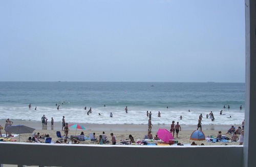 Misquamicut House | 2 Bedroom 2 Bath on Misquamicut Beach.
