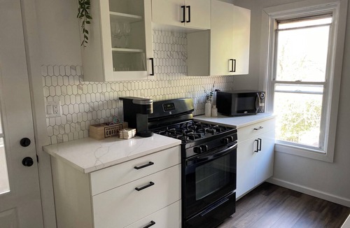 Aurora Apartment | 2-bedroom apartment outside of Downtown Aurora