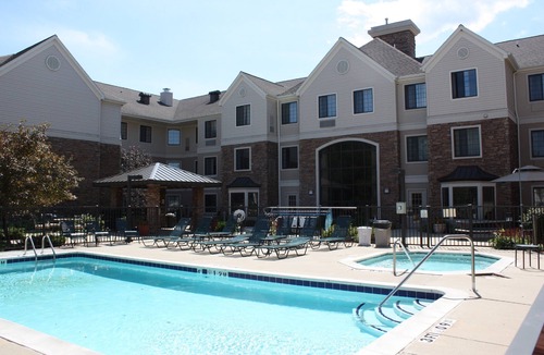 East Paris Condo | 2 Bedroom | Seasonal Outdoor Pool + Hot Tub