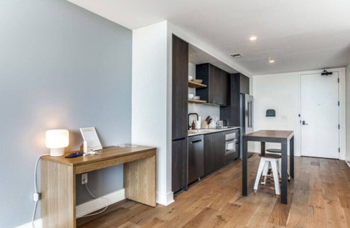 Rainey Street Historic District Apartment | 2 BR Lux Panoramic View | Rainey