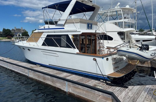 Bay Harbor Boat Rental | 2 Cabin Classic Yacht in Petoskey's Bay Harbor