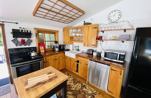 Washougal Cabin | 2 cabins for the price of one and Starlink wifi.