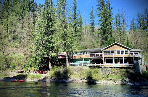 Washougal Cabin | 2 cabins for the price of one and Starlink wifi.