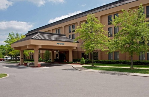 Thurston Hotel | 2 Charming Suites Near UM w/Free Breakfast & Onsite Parking Plus Free Parking