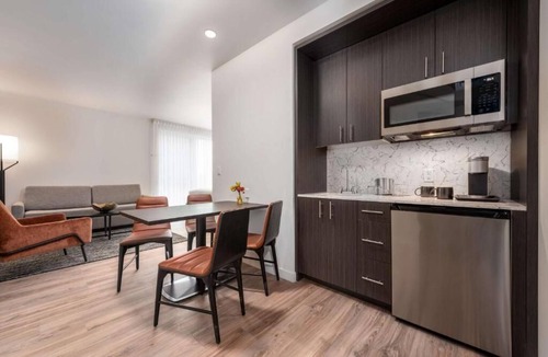 Central Area Hotel | 2 Clean, Modern Rooms for Convenience Near Local Attractions and Dinings