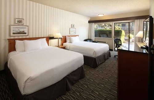 West Bellevue Hotel | 2 Comfortable Units! A quick drive away from Downtown Bellevue! Pets Allowed!