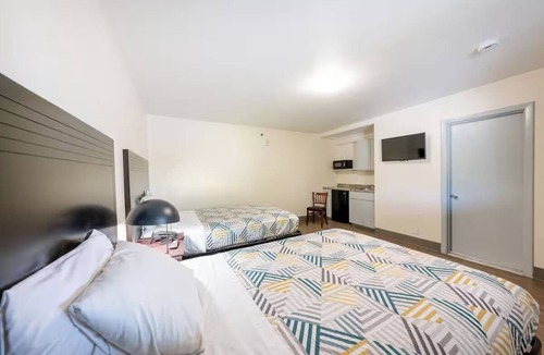 Hollywood District Hotel | 2 Convenient Units Near International Rose Test Garden