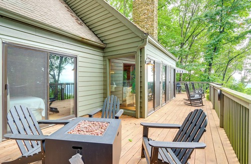 Big Canoe Cabin | 2 Decks + Fire Pit: Mountain Cabin in Big Canoe!
