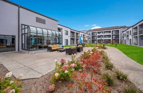 Auburn Hills Apartment | 2 Deluxe King Units, Perfect for Families, Indoor Swimming Pool & Pet-friendly!