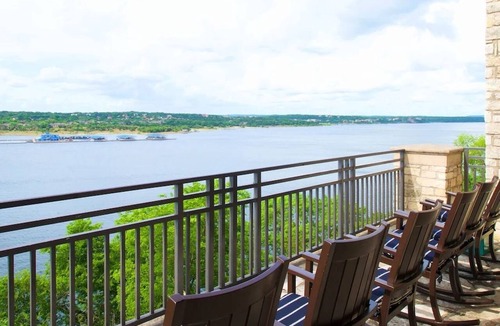 Lakeway Hotel | 2 Double Queen Units with Lakeview, Outdoor Pool, Free Parking!