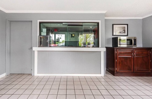 Lansing Apartment | 2 Full Beds|Non-Smoking