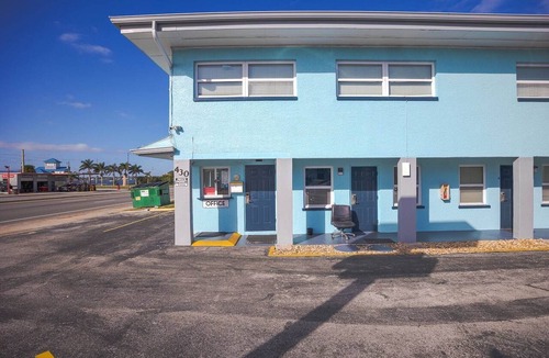 Merritt Island Apartment | 2 Full Beds|Non-Smoking
