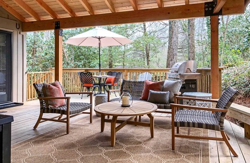 Mirror Lake Cottage | 2 Living Areas + Fireplace: Mirror Lake Cottage!
