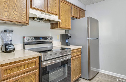 Castleton Condo | 2 Mi to Castleton Square Mall! Quaint Condo