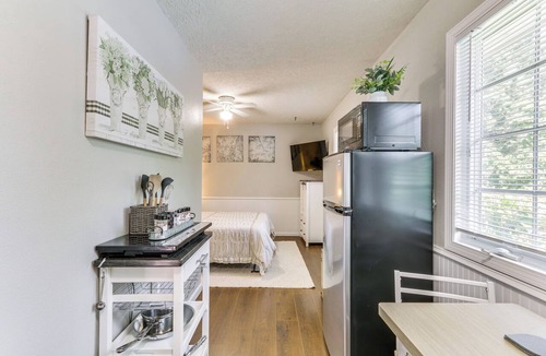 Forest Grove Apartment | 2 Mi to Dtwn Forest Grove: Quiet Studio w/Yard