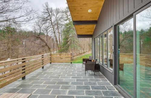 Town of White Creek House | 2 Mi to Hoosic River: 'The Moss House' w/Deck!