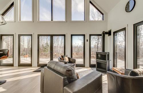Lutsen House | 2 Mi to Lutsen Mtn: Modern Cabin w/Patio Fire Pit