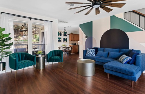 Austin House | 2 Mirrored Units- Fire pits and grill, walk to Starbucks, HEB, restaurants